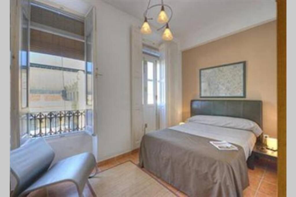 Main Central Station Apartment Валенсия Экстерьер фото